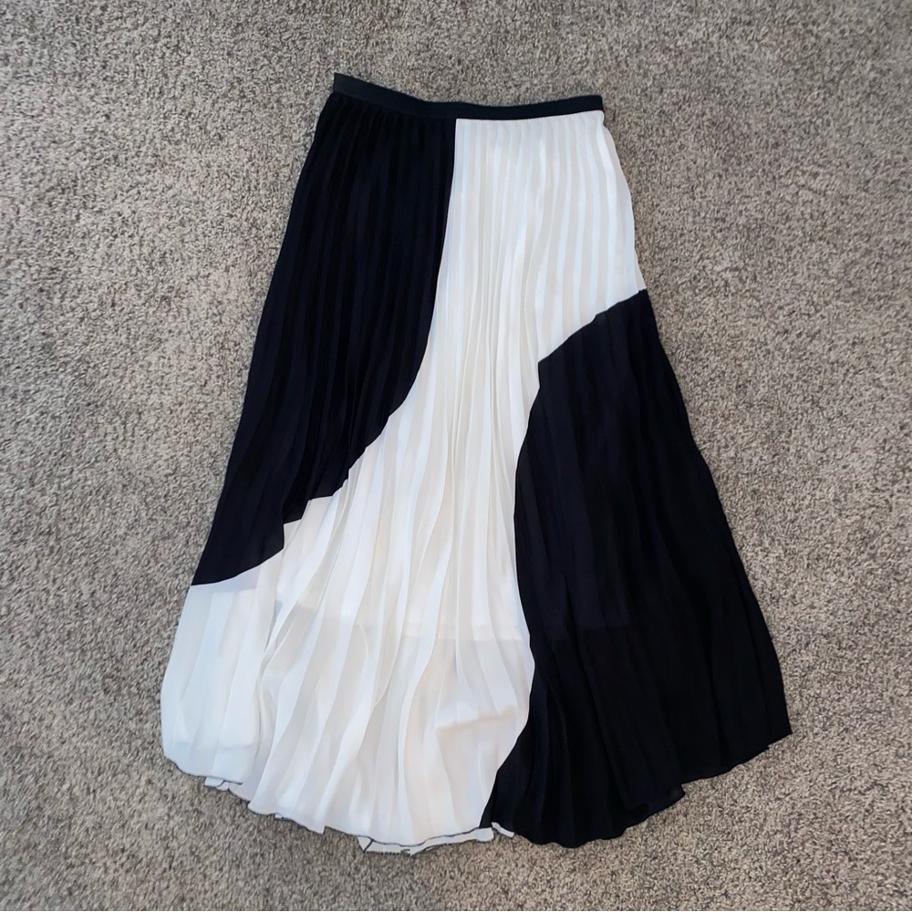 Fun black and white long skirt